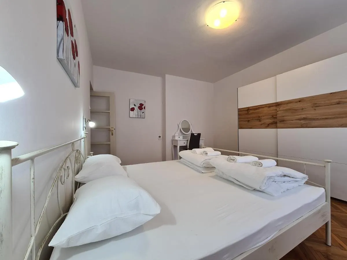 Apartment Jadran 2151 Pula 0*,  Hırvatistan